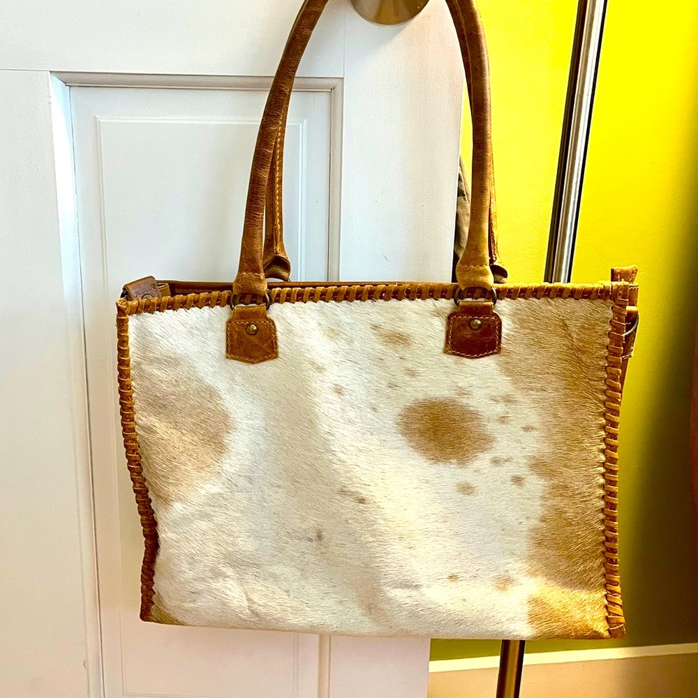 Leather cowhide purse, big & roomy comes with detachable shoulder strap.